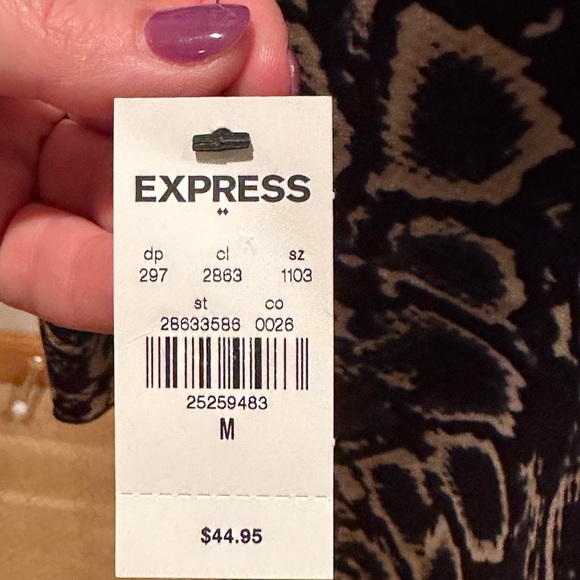 NWT: Women’s Medium Express camisole - Picture 5 of 6